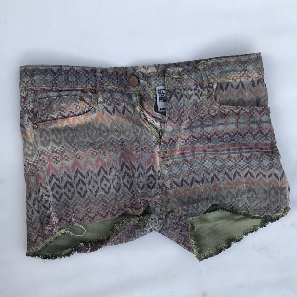 H&M Aztec cut offs size 6